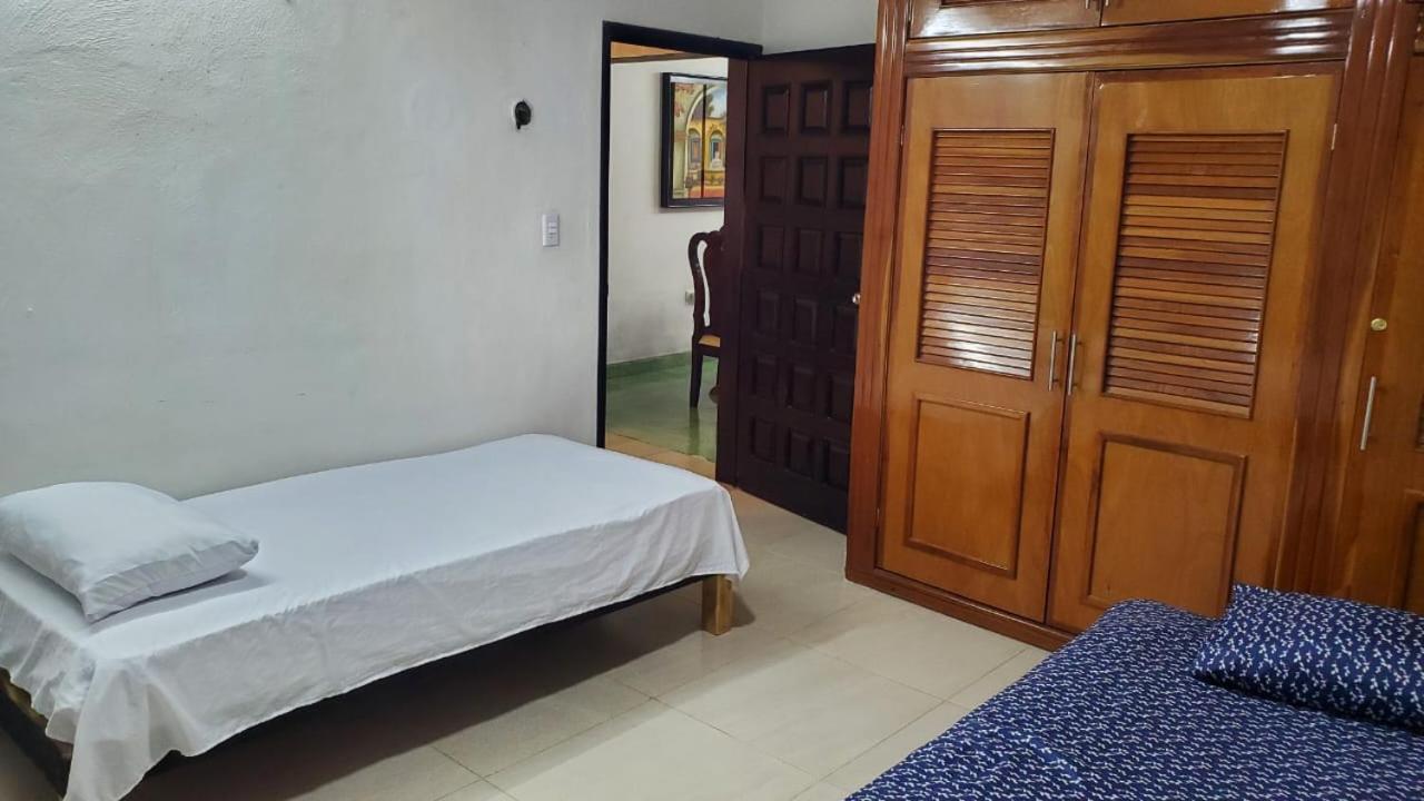 Hostal Casa Cucu - Wifi, Hot Water, Ac, Free Water Refill - Stay 3 Nights Or More And Get 1 Day Free Bikes & 1 Free Laundry Wash فالادوليد المظهر الخارجي الصورة